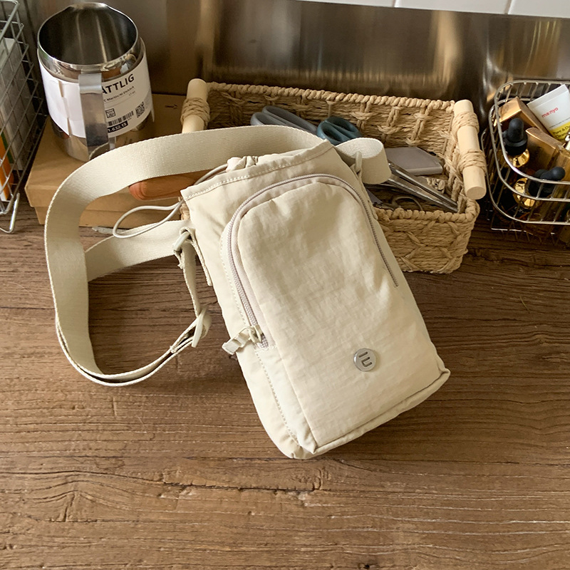 EARE unisex nylon crossbody torba, džep za bocu vode, vertikalni kvadratni oblik, otvaranje šniranjem, unutarnji džep na zip, džep za telefon i ID, jedna naramenica