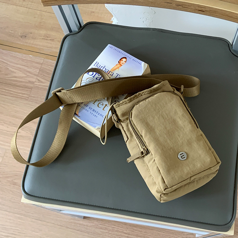 EARE unisex nylon crossbody torba, džep za bocu vode, vertikalni kvadratni oblik, otvaranje šniranjem, unutarnji džep na zip, džep za telefon i ID, jedna naramenica