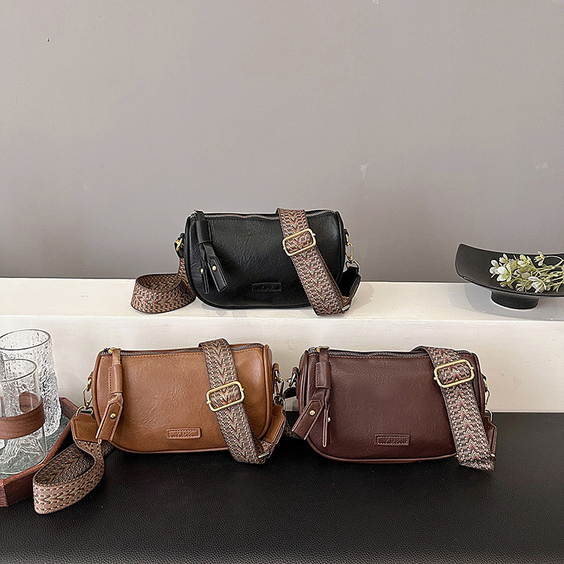 PU crossbody torba u obliku horizontalnog kvadrata, džep sa zatvaračem iznutra i džep za mobitel, podstava od poliester