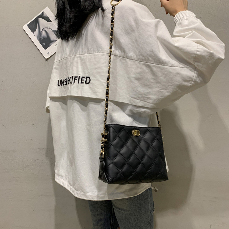 PU kožna torbica preko ramena, bucket bag stil, vertikalni kvadratni oblik, unutarnja džep s zipom, zatvarač s latch