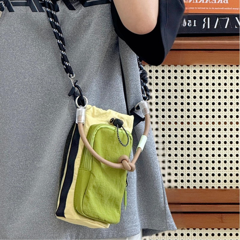 Geantă crossbody pentru telefon, material nylon, închidere cu fermoar, formă verticală pătrată, căptușeală nylon