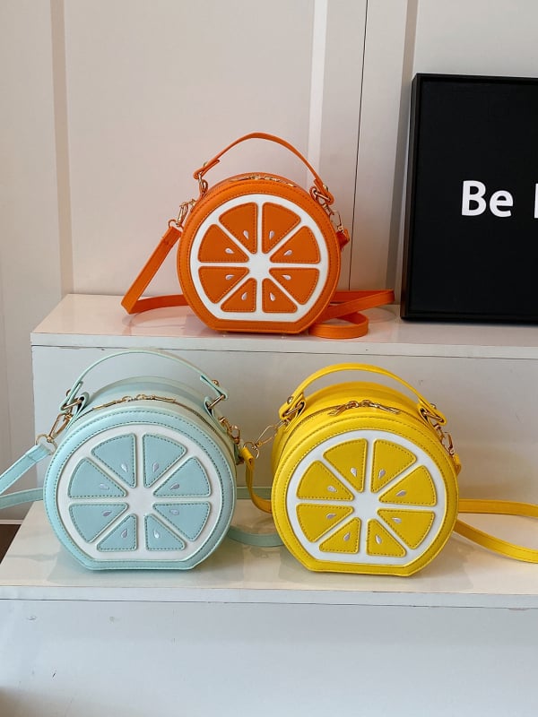 PU keresztpántos táska, kis négyzetes dizájn, ovális forma, cipzáras nyitás, belső cipzáras zseb, poliészter bélés, 2025 tavaszi debütálás, Termékszám 3020