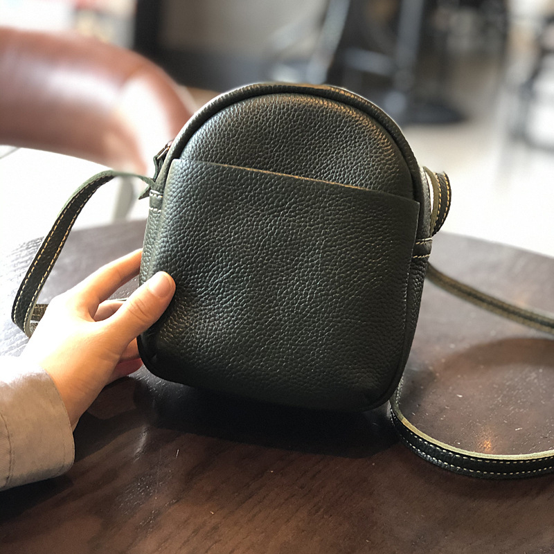 Női valódi bőrből készült táska, első réteg marhabőrből, koreai stílusú retro crossbody, vízszintes négyszögletes forma, cipzáras zárás, belső poliészter-pamut bélés