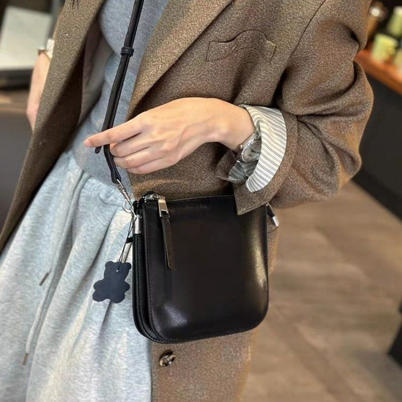 Geantă crossbody unisex din PU, stil bucket, închidere cu șnur și buzunar interior laminat cu fermoar