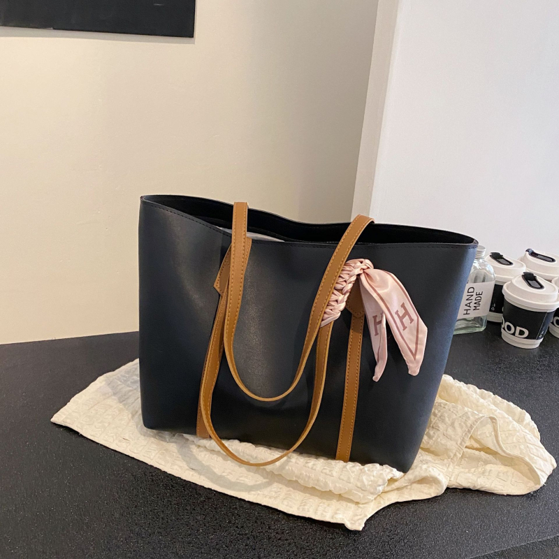 Torba preko ramena tip tote, ulični stil, PU materijal, vodoravni kvadratni oblik, zatvarač, džep za telefon