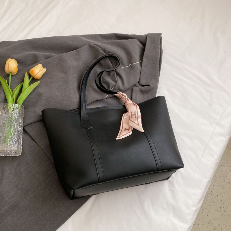 Torba preko ramena tip tote, ulični stil, PU materijal, vodoravni kvadratni oblik, zatvarač, džep za telefon