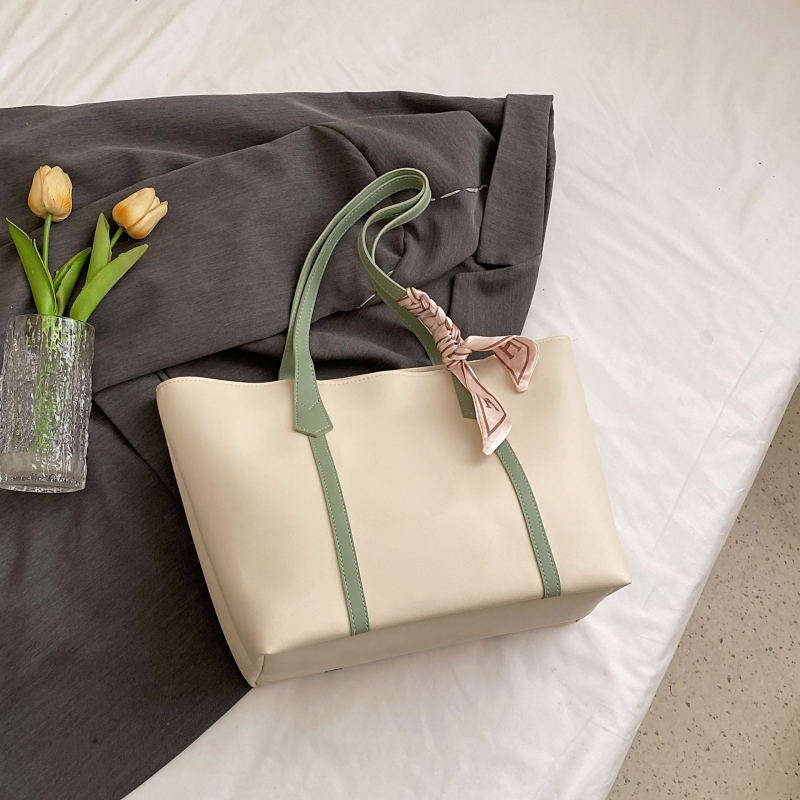 Torba preko ramena tip tote, ulični stil, PU materijal, vodoravni kvadratni oblik, zatvarač, džep za telefon