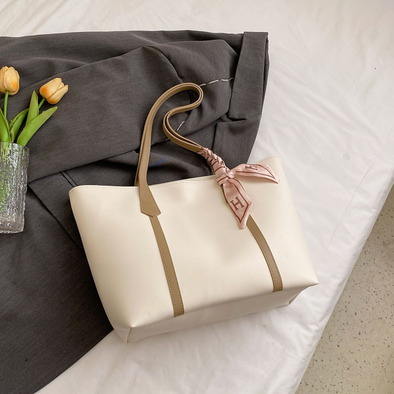 Torba preko ramena tip tote, ulični stil, PU materijal, vodoravni kvadratni oblik, zatvarač, džep za telefon