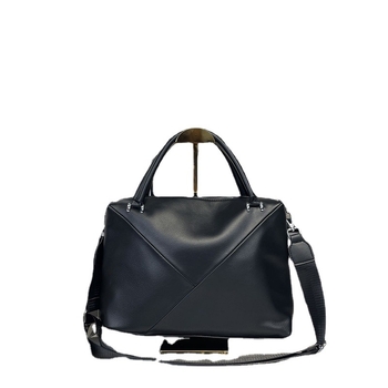 PU crossbody torba, mali kvadratni oblik (zip zatvaranje; horizontalni kvadratni oblik; unutarnji džepovi: džep sa zipom, džep za telefon, ID džep, dodatni džep sa zipom; unutrašnji sloj uključen)