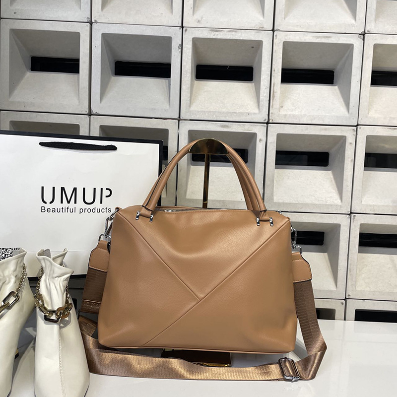 PU crossbody torba, mali kvadratni oblik (zip zatvaranje; horizontalni kvadratni oblik; unutarnji džepovi: džep sa zipom, džep za telefon, ID džep, dodatni džep sa zipom; unutrašnji sloj uključen)