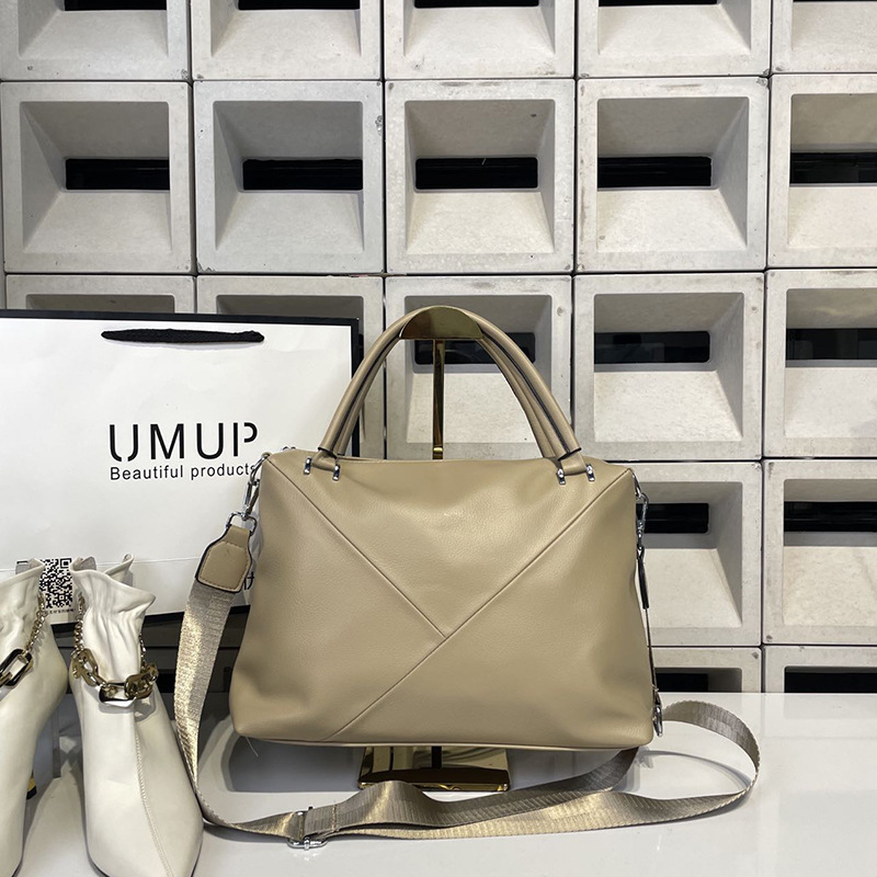 PU crossbody torba, mali kvadratni oblik (zip zatvaranje; horizontalni kvadratni oblik; unutarnji džepovi: džep sa zipom, džep za telefon, ID džep, dodatni džep sa zipom; unutrašnji sloj uključen)