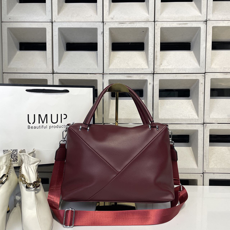 PU crossbody torba, mali kvadratni oblik (zip zatvaranje; horizontalni kvadratni oblik; unutarnji džepovi: džep sa zipom, džep za telefon, ID džep, dodatni džep sa zipom; unutrašnji sloj uključen)