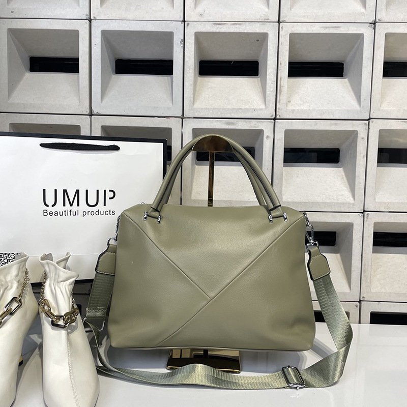 PU crossbody torba, mali kvadratni oblik (zip zatvaranje; horizontalni kvadratni oblik; unutarnji džepovi: džep sa zipom, džep za telefon, ID džep, dodatni džep sa zipom; unutrašnji sloj uključen)