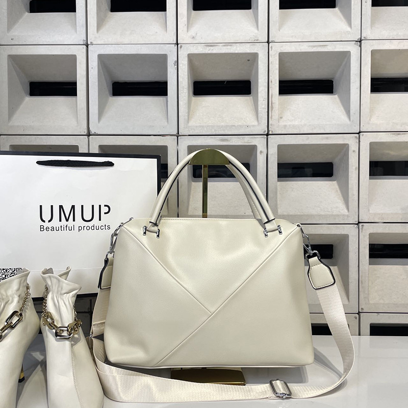 PU crossbody torba, mali kvadratni oblik (zip zatvaranje; horizontalni kvadratni oblik; unutarnji džepovi: džep sa zipom, džep za telefon, ID džep, dodatni džep sa zipom; unutrašnji sloj uključen)