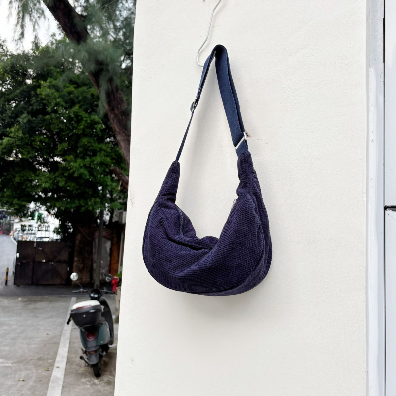 Lan Yi Corduroy Dumpling Tote sa zipom, podstava od poliester-cotton, unutarnja džep sa zipom, jedna naramenica (Zima 2025)
