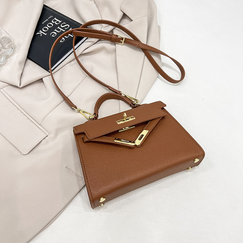 Crossbody torbica s bravom (Materijal: PU; Podstava: sintetička koža; Oblik: horizontalni kvadrat; Unutarnja: džep za mobitel; Remen: jedan)