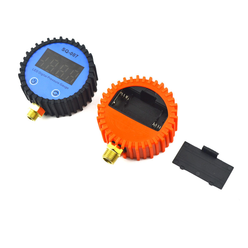 Mjerac tlaka u gumi auta i motocikla s digitalnim LED zaslonom, raspon 0-255 psi / 0-18 bar, preciznost 0,1 psi, pozadinsko osvjetljenje, napajan baterijom AA