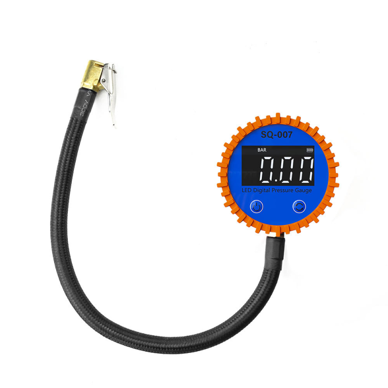 Mjerac tlaka u gumi auta i motocikla s digitalnim LED zaslonom, raspon 0-255 psi / 0-18 bar, preciznost 0,1 psi, pozadinsko osvjetljenje, napajan baterijom AA