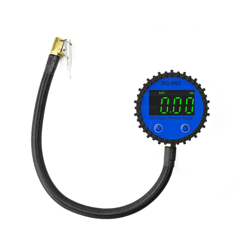 Mjerac tlaka u gumi auta i motocikla s digitalnim LED zaslonom, raspon 0-255 psi / 0-18 bar, preciznost 0,1 psi, pozadinsko osvjetljenje, napajan baterijom AA