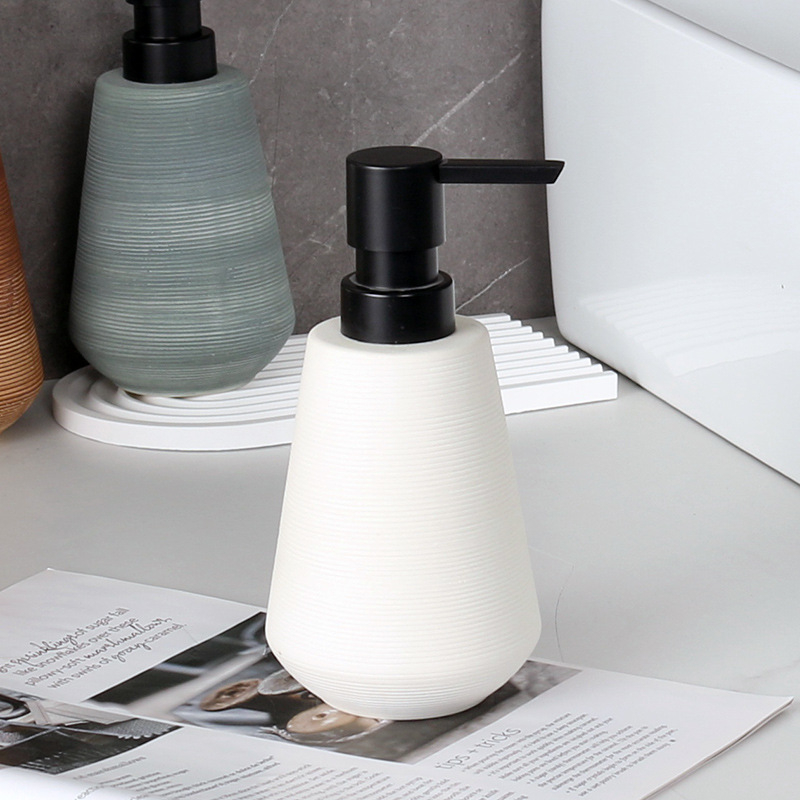 Керамична дозаторна бутилка за лосион, ръчно натискане, глазирана повърхност, тегло 250 g