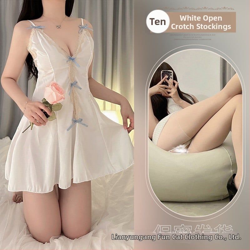 Csipkés nylon hálóruha, bodyszerű kialakítással és kivágott dekoltázssal