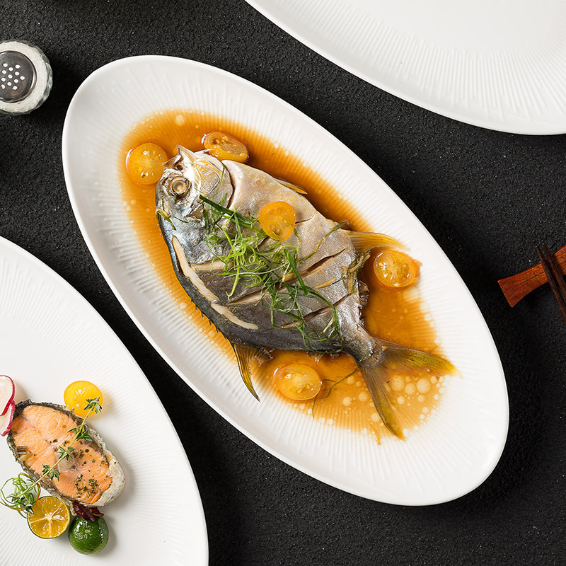 Porcelanski tanjur za ribu, nepravilan ovalni oblik, japanski stil, jednobojni dizajn, pogodan za mikrovalnu pećnicu