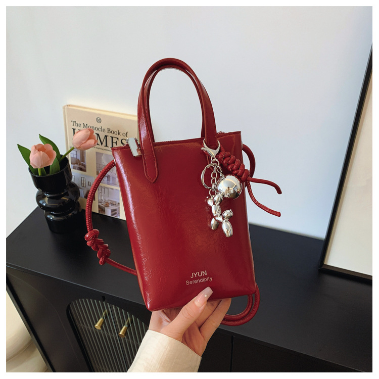 PU anyagú lágy bucket táska nőknek, cipzáras nyitás, rejtett cipzáras zseb, horizontális négyszögletes forma