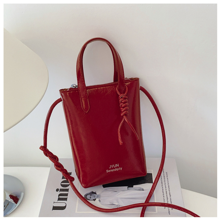 PU anyagú lágy bucket táska nőknek, cipzáras nyitás, rejtett cipzáras zseb, horizontális négyszögletes forma