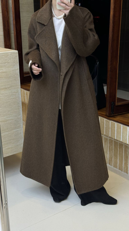 Γυναικείο παλτό από μαλλί με φουλάρι, μακρύ, άνετη γραμμή, χοντρό μαλλί, 70–80% μαλλί, γιακάς με φουλάρι, κλείσιμο με κορδόνι