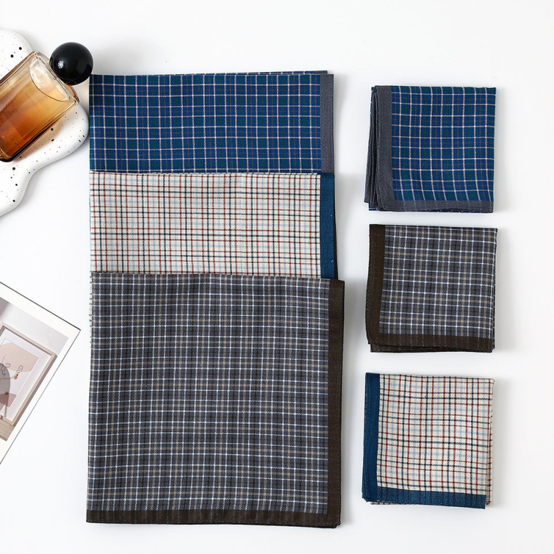 Zelue medvilnės languotas kišeninis nosinaitis, 18 g