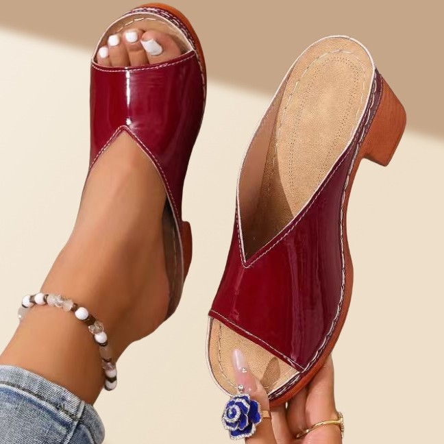 Sandalai su PU viršumi, apvali nosis, klininis kulnas 3–6 cm, gumos padas, pavasaris 2025 leidimas