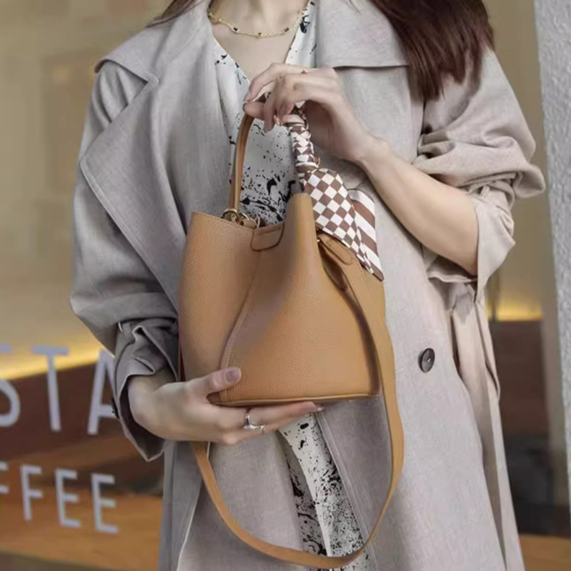 Női valódi bőrből készült bucket táska utcai stílusban, 2025 ősz, belső dokumentumtartó rekesz