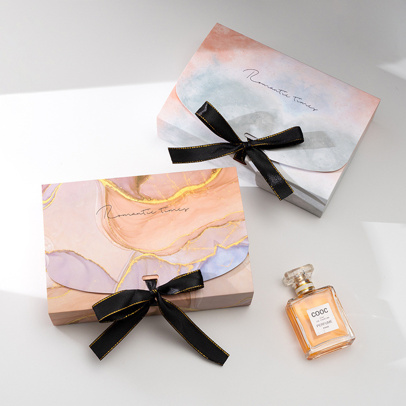 Šalles iepakojuma kārba — radošs dāvanu komplekts, moderns minimālisma stils, bez personalizācijas