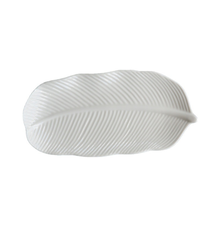Porcelanski pravokutni tanjur, nepravilan oblik, moderan minimalistički stil, podglazurna završna obrada, pogodna za mikrovalnu