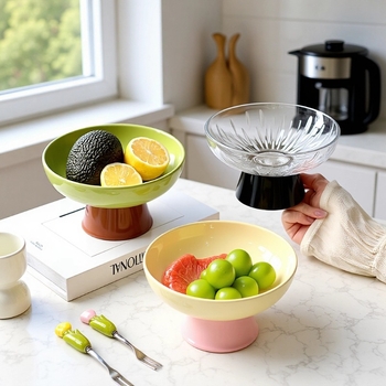 Farfurie pentru fructe uscate, din plastic, brand Spruce, stil modern minimalist, calitate premium, lansată în 2025.