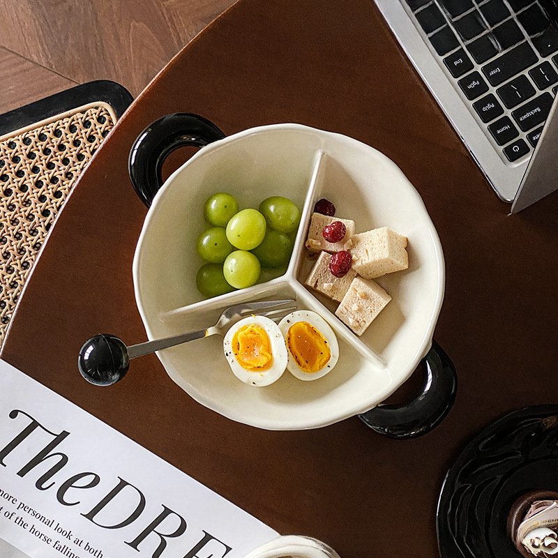 Tavă ceramică divizată pentru fructe, porțelan, brand Dadou factory store, stil crem, lansare vară 2024.