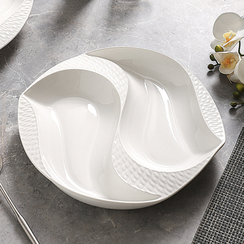 Farfurie de masă din porțelan, formă neregulată, suprafață cu subglazură, compatibilă cu microunde, posibilitate personalizare cu logo