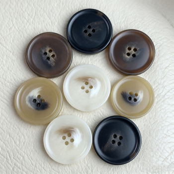 Κομβάκια ρητίνης με τέσσερις οπές, αντίγραφο κέρατος, κατάλληλα για κοστούμι, παλτό και σακάκι