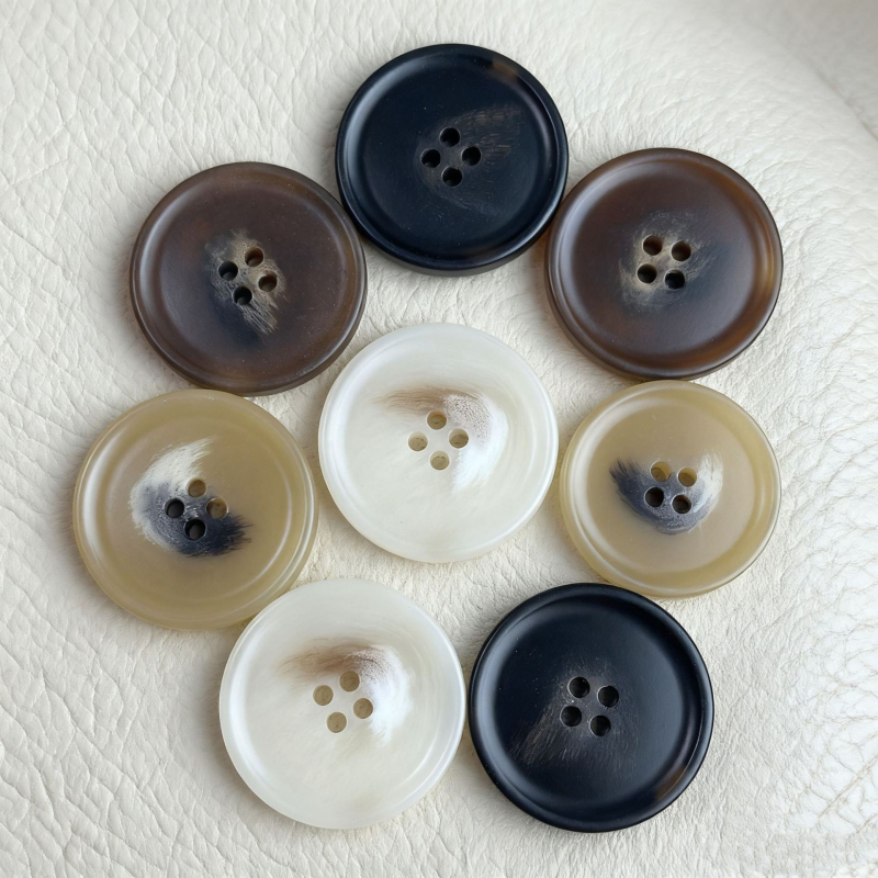 Κομβάκια ρητίνης με τέσσερις οπές, αντίγραφο κέρατος, κατάλληλα για κοστούμι, παλτό και σακάκι