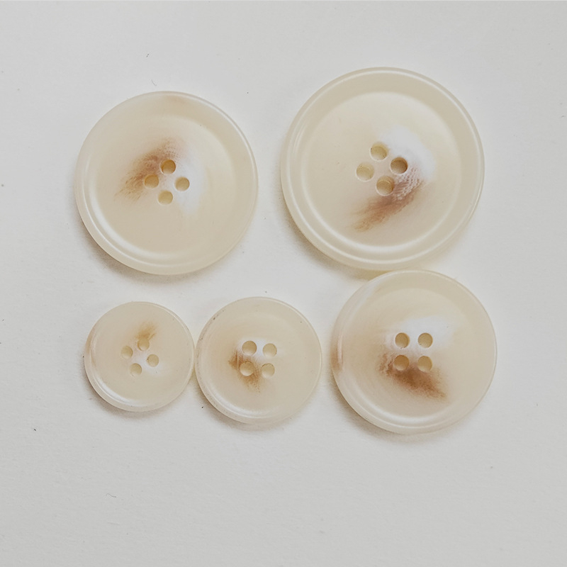 Κομβάκια ρητίνης με τέσσερις οπές, αντίγραφο κέρατος, κατάλληλα για κοστούμι, παλτό και σακάκι