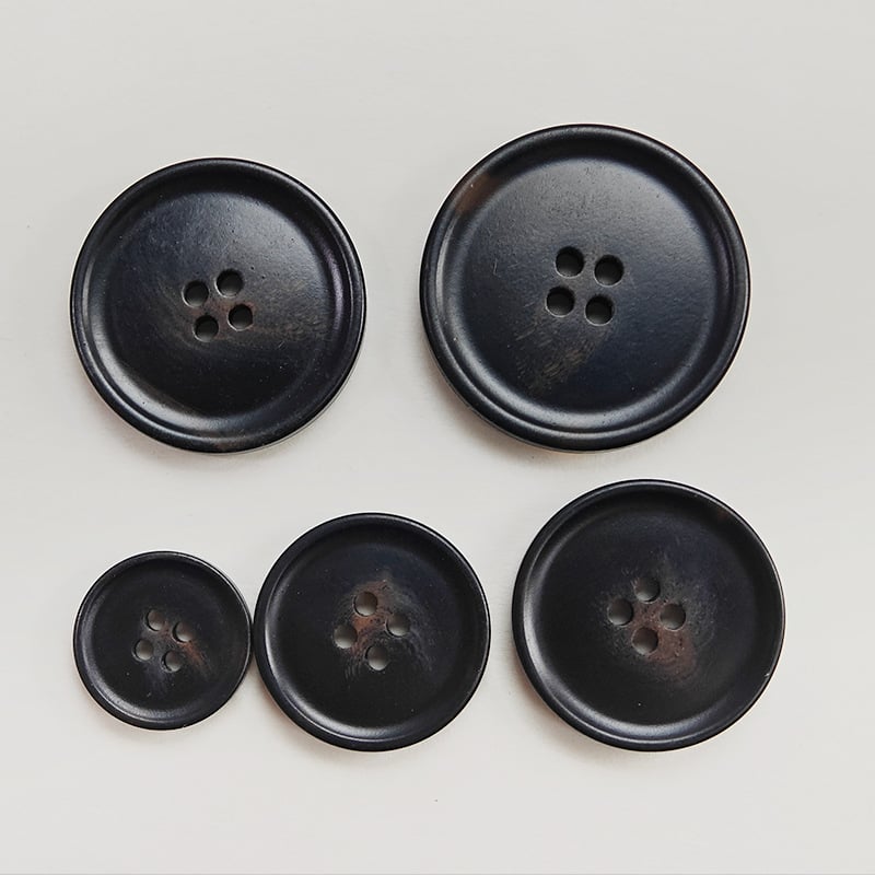 Κομβάκια ρητίνης με τέσσερις οπές, αντίγραφο κέρατος, κατάλληλα για κοστούμι, παλτό και σακάκι