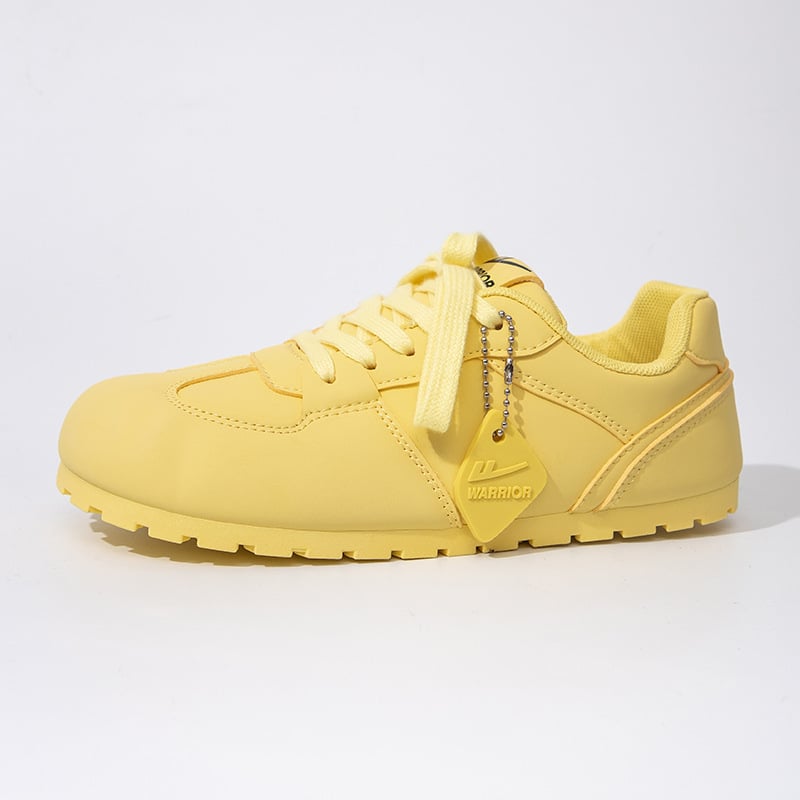 Női edzőcipő kerek orrú, felső része szintetikus bőr, alacsony sarok 1-3 cm, fűzővel záródó, PVC talp