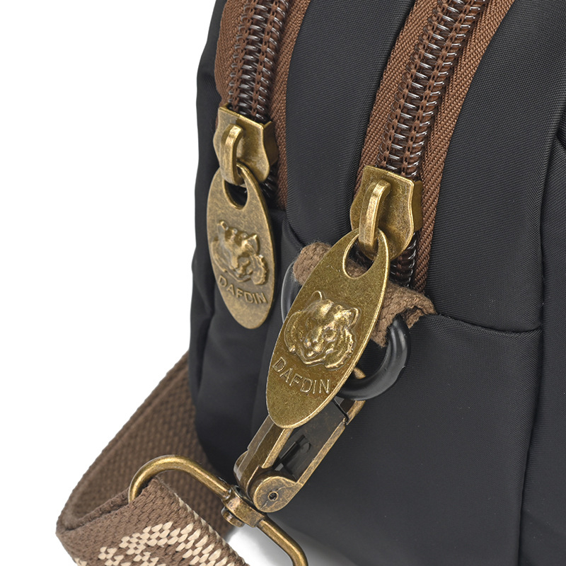 Ženska crossbody torba, gradski minimalistički stil, Oxford tkanina, zatvarač, podstava od najlona, vodoravni kvadratni oblik, više pretinaca