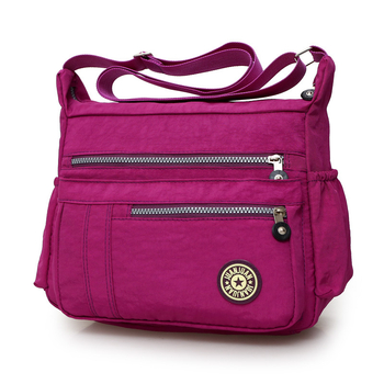 Nylon crossbody torba za žene – nylon podstava, zatvarač, vodoravni kvadratni oblik, unutarnji džep sa zipom (jesen 2023)