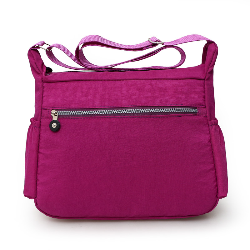 Nylon crossbody torba za žene – nylon podstava, zatvarač, vodoravni kvadratni oblik, unutarnji džep sa zipom (jesen 2023)