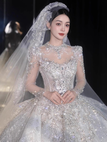 Rochie de mireasă cu mâneci lungi, decolteu adânc în V, fustă tutu, Cupro fibră, toamna 2024