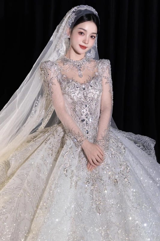 Rochie de mireasă cu mâneci lungi, decolteu adânc în V, fustă tutu, Cupro fibră, toamna 2024