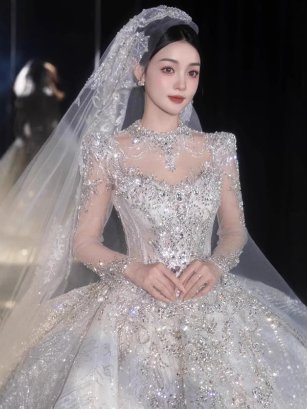 Rochie de mireasă cu mâneci lungi, decolteu adânc în V, fustă tutu, Cupro fibră, toamna 2024