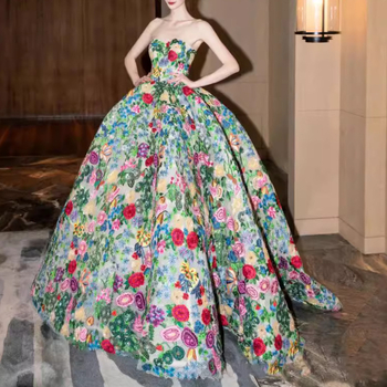 Esküvői ruha magas derekú, váll nélküli, hosszú puffos szoknyával