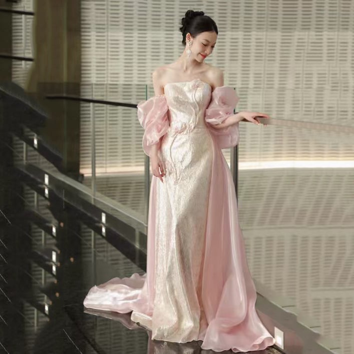 Esküvői ruha magas derekú, váll nélküli, hosszú puffos szoknyával